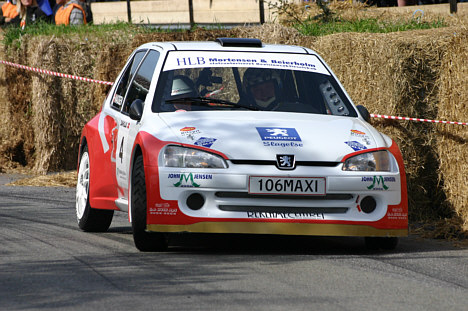 Vinderen i 2008 Brian Madsen udnytter hele banen.